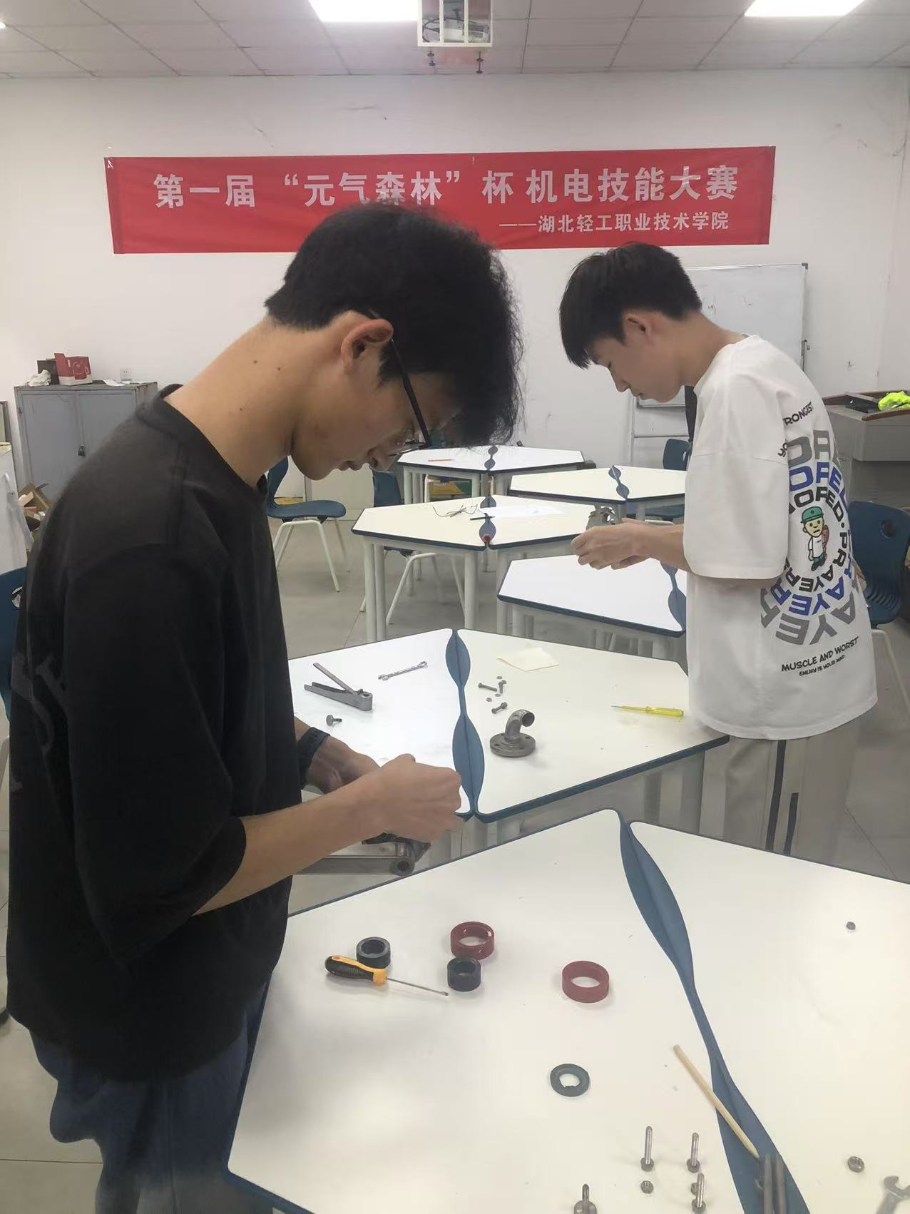 99f8dd9b64b8c4c64f2adc458484f07